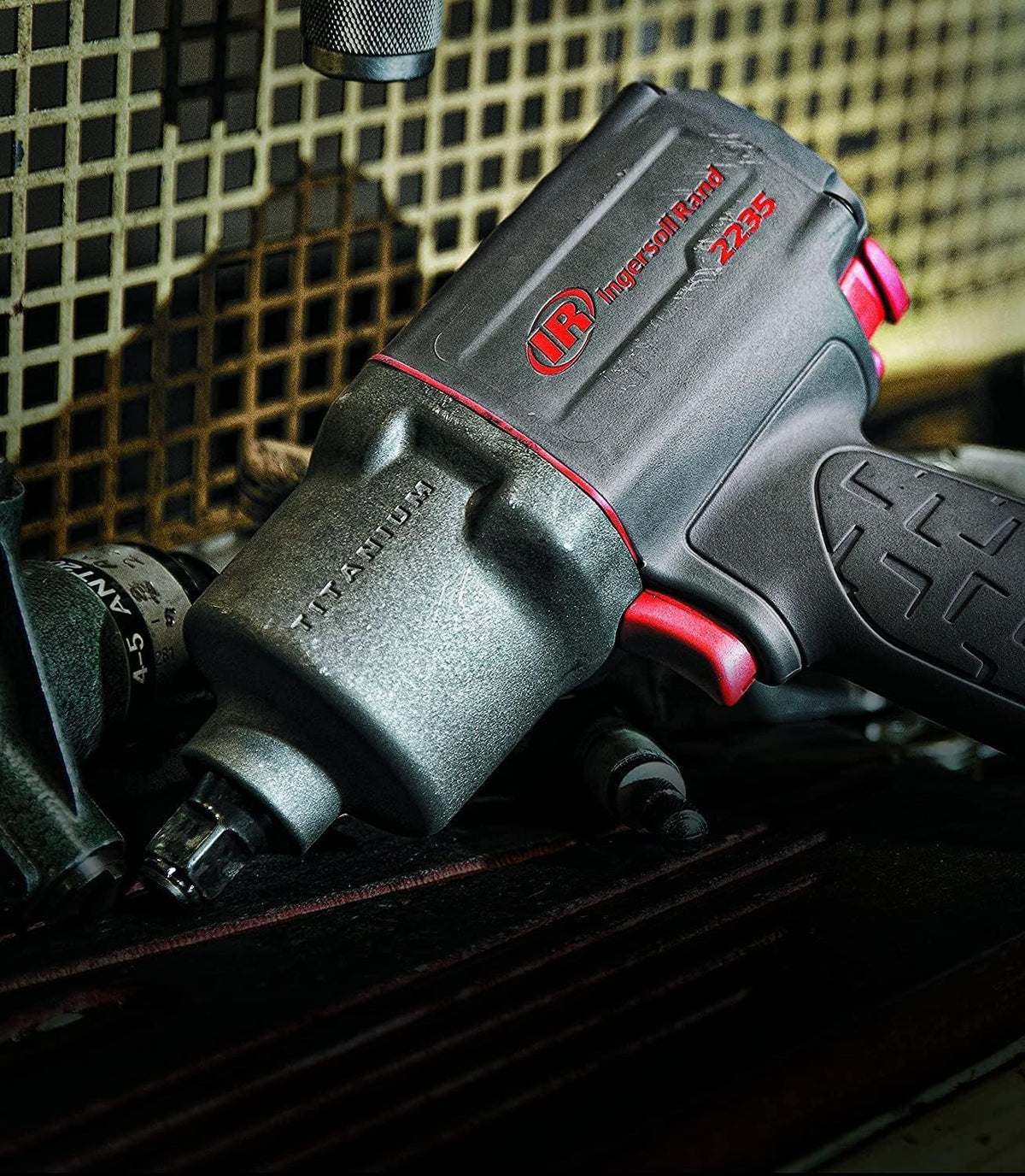 Ingersoll-Rand 2235QXPA Clé à chocs 1/2", 8500 tr/min, ultra-durable, silencieuse, ergonomique, à air comprimé pour performance optimale.