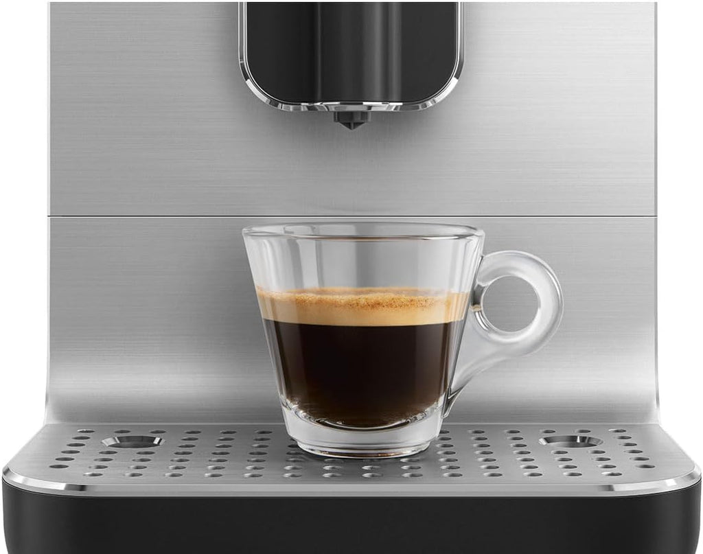 Smeg, Machine à Café Expresso Automatique BCC11BLMEU, Broyeur à grain intégré, Système Thermoblock, Réservoir d'Eau 1,4 L, Bac Récupérateur Amovible, Dimensions Compactes, 1350W, Noir