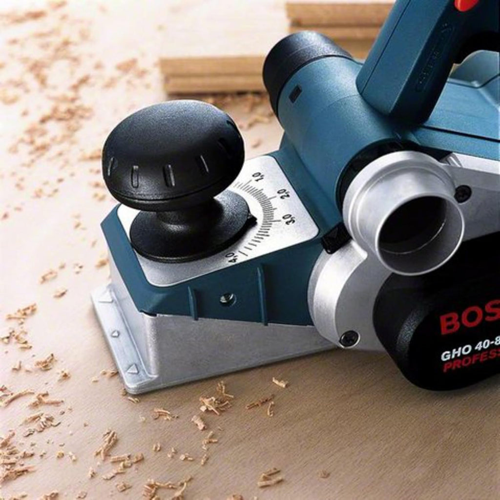 Bosch Professional rabot GHO 40-82 C (puissance 850 W, avec sac à poussière, butée parallèle, butée de profondeur de feuillure, 1 fer de rabot, coffret de transport)