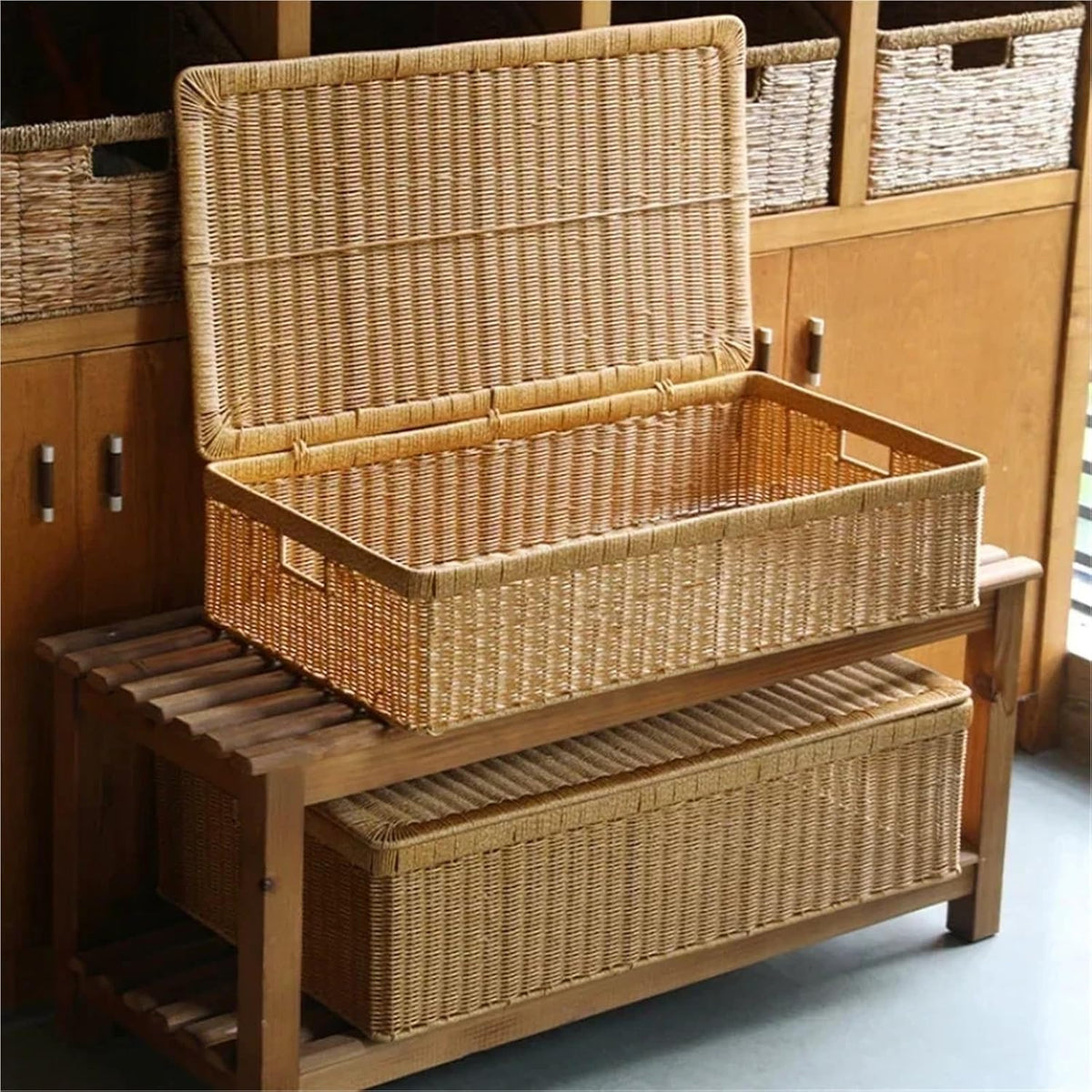 Panier Rangement avec Couvercles Boîtes de rangement en rotin imitation tricoté, organiseur vêtements et couettes avec couvercle, panier plat for le sous lit(75cm)