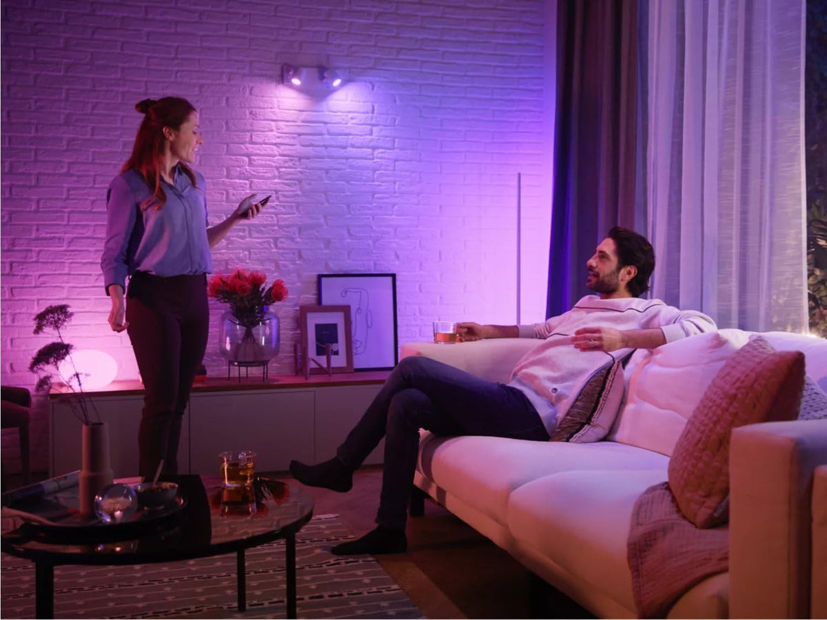 Hue White and color Ambiance, lot de 4 ampoules connectées GU10, compatible Bluetooth, fonctionne avec Alexa, Google Assistant et Homekit
