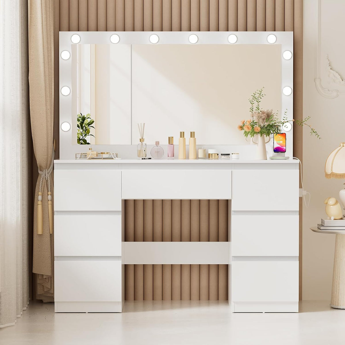 TRIUMPHKEY Coiffeuse avec Grande Miroir et Multiprise, 12 Ampoules LED Réglables, Table de Maquillage avec 7 Tiroirs, Rangement de Bijoux, 120x40x140cm Grande Commode Moderne Blanc