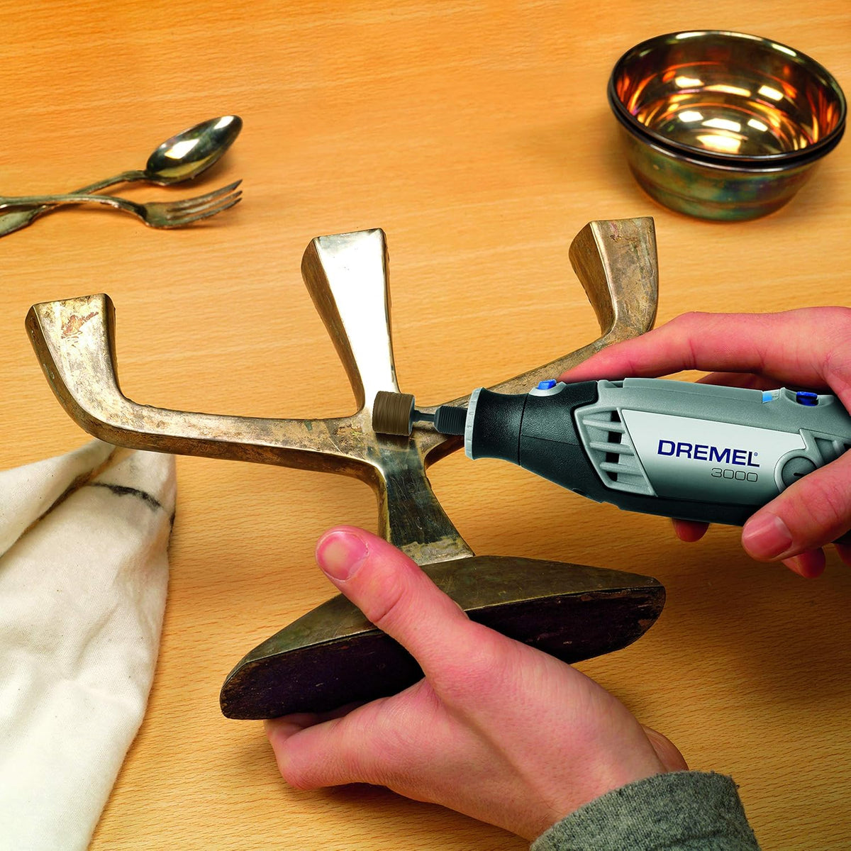 Dremel 4250 Outil Rotatif Multifonction 175W avec 3 Adaptations 35 Accessoires Vitesse Variable & Coffret de 150 accessoires Dremel pour outils rotatifs pour graver, découper, poncer, meuler