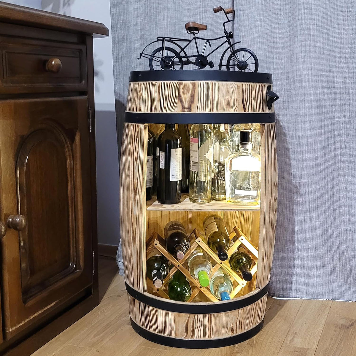 weeco Tonneau en Bois Multifonctionnel avec Éclairage LED – Bar à Vin et Casier à Bouteilles – Meuble Rustique pour Rangement de Verres et Alcools 80x50cm