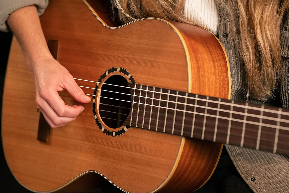 Ortega Guitars Guitare Classique 4/4 - Family Series - Housse Incluse - Cèdre / Acajou, Naturel R122