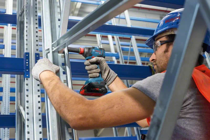 BOSCH COMBI-KIT 3 OUTILS 18V : GSB 18V-45 + GDX 18V-200 + GWS 18V-7 + 2 BATTERIES 5,0 AH + GAL 18V-40 + SAC M (C) PROFESSIONAL