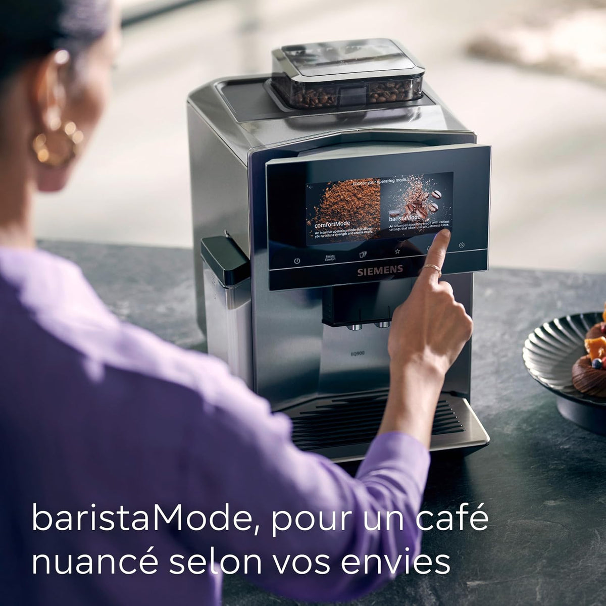 Siemens machine à café automatique EQ900, baristaMode, eGrinder, écran iSelect 6,8 pouces, application Home Connect, acier inoxydable, TQ903R03