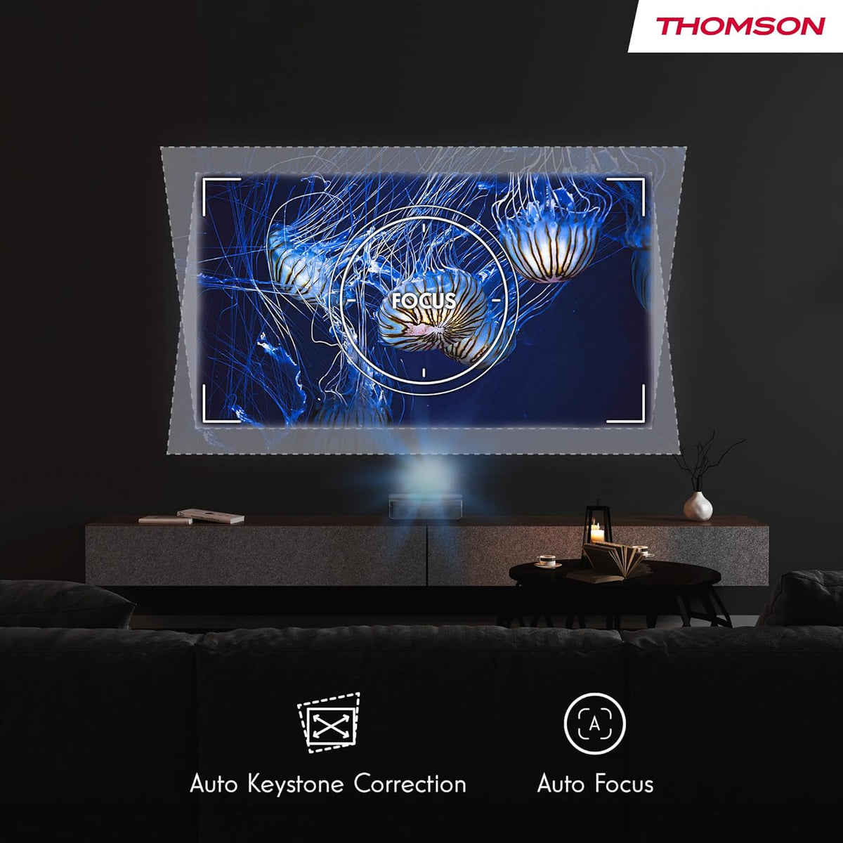 Thomson Sirius PG55B Projecteur Laser Intelligent Portable avec Google TV, Batterie Intégrée, Ultra Courte Focale, 600 Lumens ANSI, HDR10+, Dolby Audio, Mise au Point Automatique, WiFi, Bluetooth–Noir