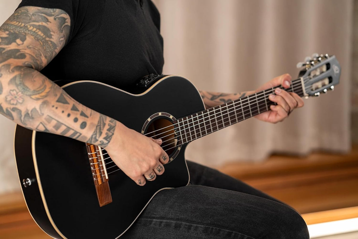 Ortega Guitars Guitare Classique Électro-Acoustique - 3/4 - Family Series - Housse Incluse - Épicéa/Acajou, Noir RCE125SBK-3/4