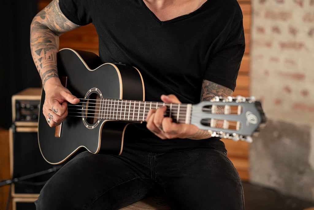 Ortega Guitars Guitare Classique Électro-Acoustique - 3/4 - Family Series - Housse Incluse - Épicéa/Acajou, Noir RCE125SBK-3/4