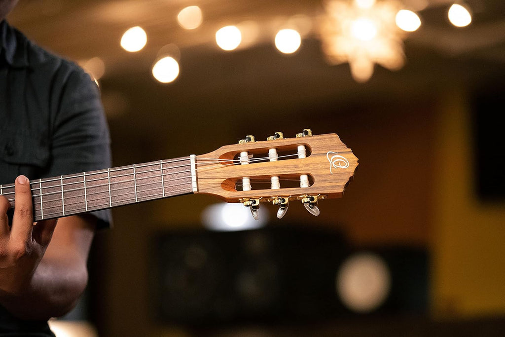 Ortega Guitars Guitare Classique Électro-Acoustique - 4/4, Slim Neck - Family Series Pro - Housse Incluse - Cèdre Rouge Canadien Massif / Acajou, Naturel RCE131SN