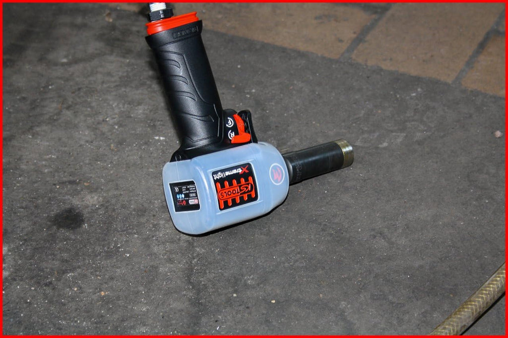 KS Tools 515.1155 - Clé à Choc Pneumatique Mini Monster Xtremelight 1/2'' - Boulonneuse à Choc avec Silencieux et Protection Silicone - Visseuse à Choc Électrique Ultra Légère - Puissance Max 1390 Nm