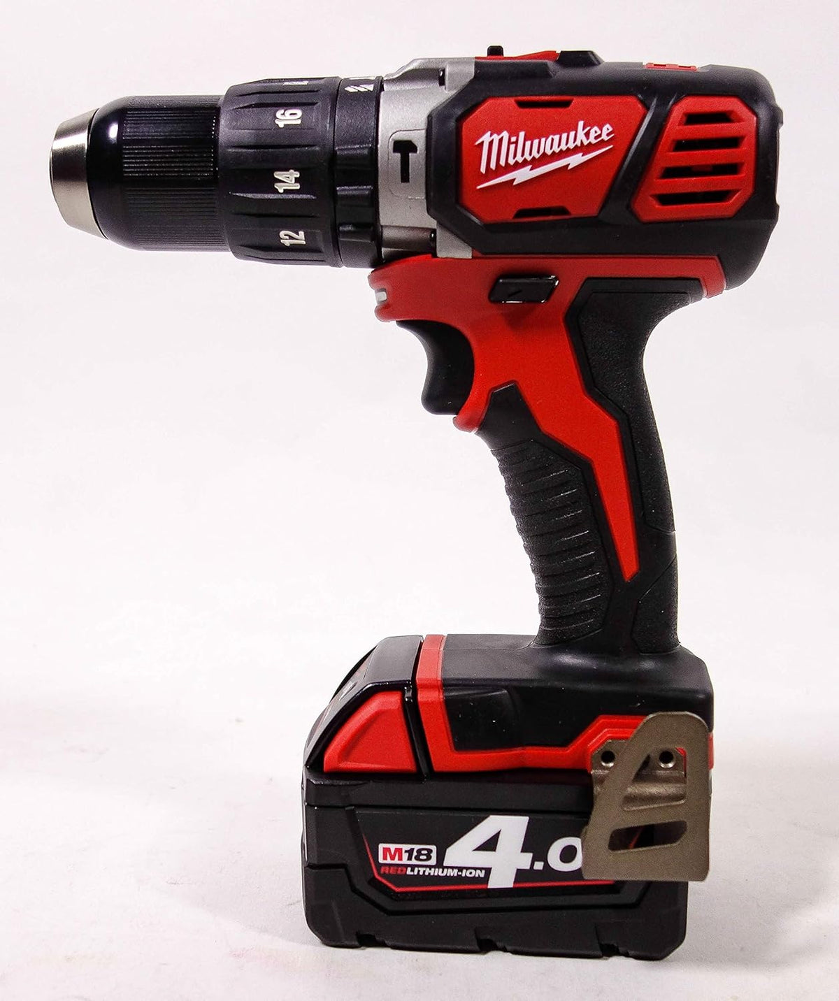 Milwaukee - Perceuse à percussion compacte 18 V Li-Ion 4.0 Ah 60 Nm 2 vitesses avec coffret - M18 BPD-402C