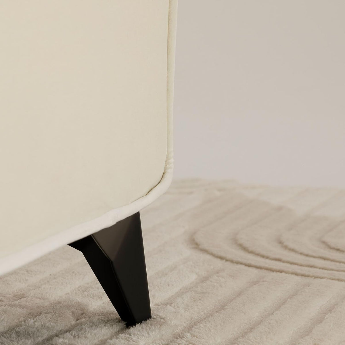 IDIMEX Lit Double Ravello 140x190 cm, Revêtement en Tissu, Lit Style Moderne pour 2 Personnes, Cadre de lit en Bois avec sommier Inclus, Blanc crème