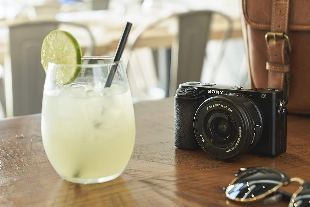 Alpha 6100 | Appareil Photo Numérique Hybride APS-C en kit Objectifs Zoom E 16-50mm f/3.5-5.6 PZ OSS et E 55-210mm f/4.5-6.3 OSS (AF en 0.02s, Suivi des Yeux, Vidéo 4K, Ecran Selfie Vlogging)