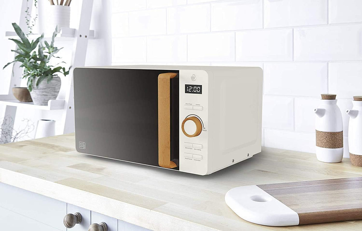 Swan Nordic Set petit-déjeuner bouilloire 1,7 l 3000 W, grille-pain à fente large 2 tranches, micro-ondes 20 l numérique, design moderne, effet bois, blanc
