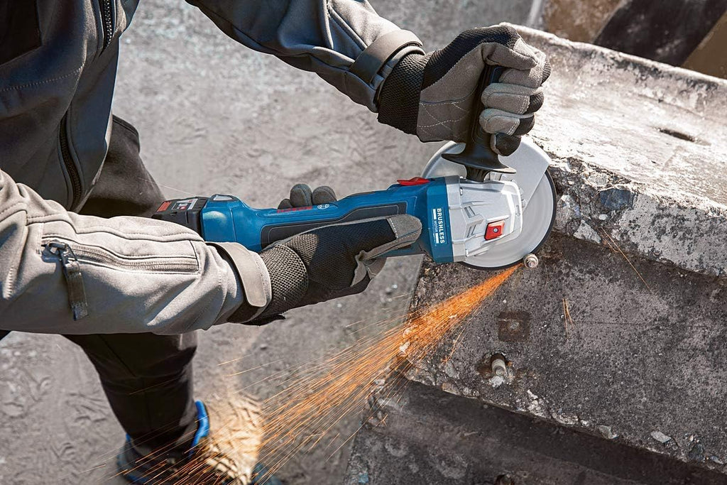 Bosch Professional 18V System meuleuse angulaire GWS 18V-7 (Ø disque 125 mm, 2 batteries 4,0 Ah, chargeur GAL 18V-40, capot protection, poignée supplém., flasque serrage, écrou de serrage, L-BOXX 136)