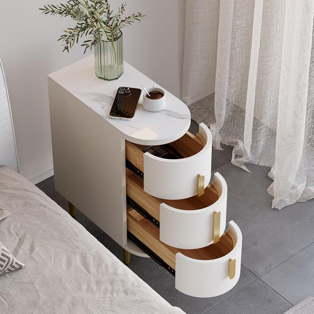 Homary Table de Chevet Étroite en Cuir à 3 Tiroirs, Dessus Pierre Frittée, Petit Meuble de Rangement Élégant pour Chambre Adulte (1, Blanc Cassé)