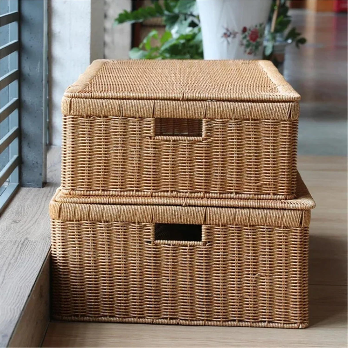 Panier Rangement avec Couvercles Boîtes de rangement en rotin imitation tricoté, organiseur vêtements et couettes avec couvercle, panier plat for le sous lit(75cm)