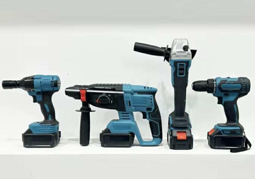 Générique Kit d'Outils Électriques Bricoland, 4 Pièces, Perceuse, Meuleuse, Clé à Choc, Perforateur, avec 4 Batteries Lithium et Chargeur Rapide