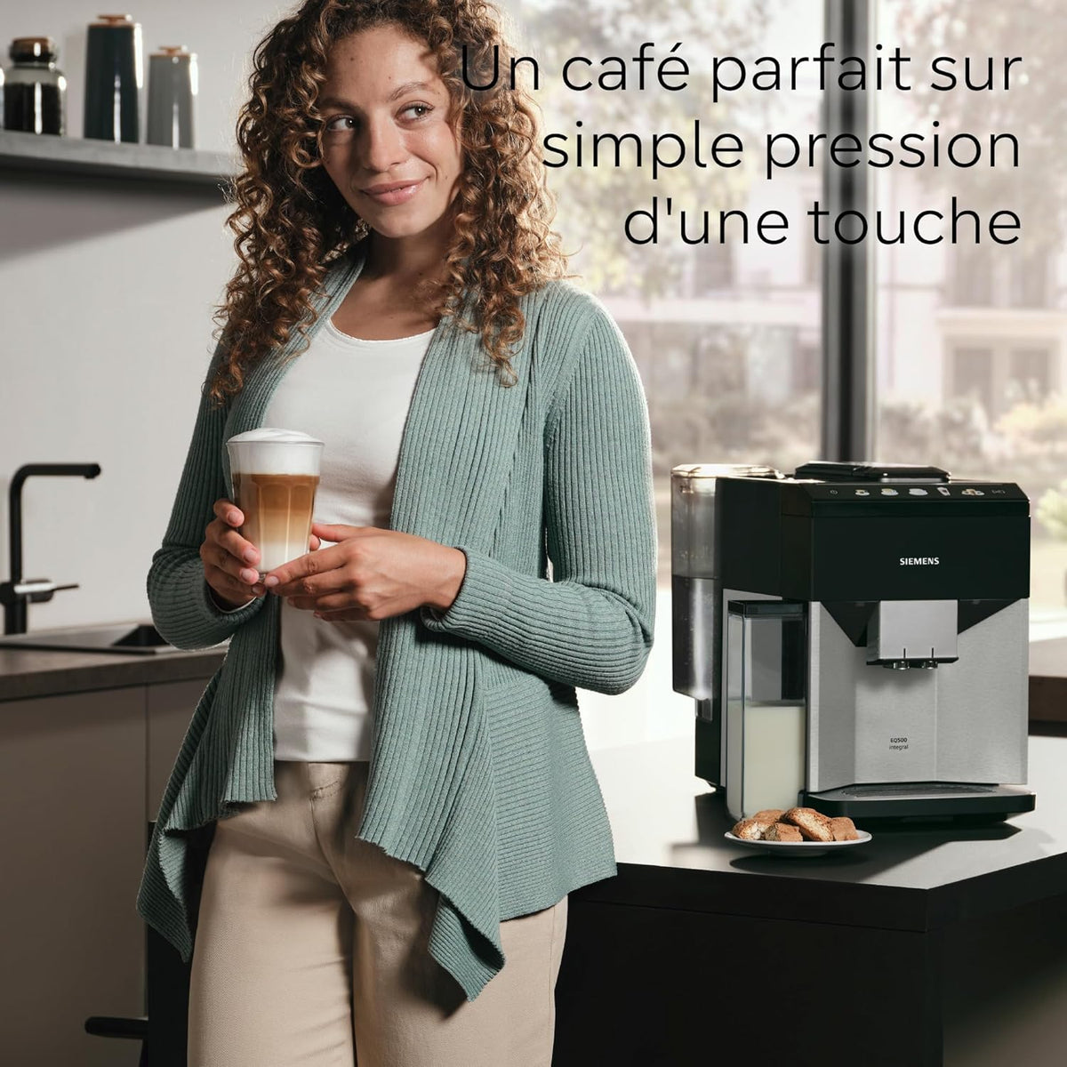 SIEMENS, machine à café tout automatique, EQ500, aromaDouble Shot, autoMilk Clean, ceramDrive, bandeau coffeeSelect, fonction double tasse, Noir/Argenté, TQ513R01