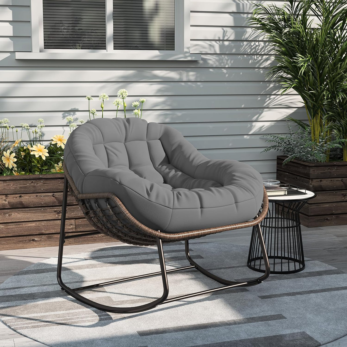 BestAlice Chaise à Bascule d'extérieur avec Coussins, Fauteuil a Bascule Exterieur Interieur en rotin, Fauteuil de Jardin Exterieur avec Coussins en Tissu rembourré pour Porche, Jardin