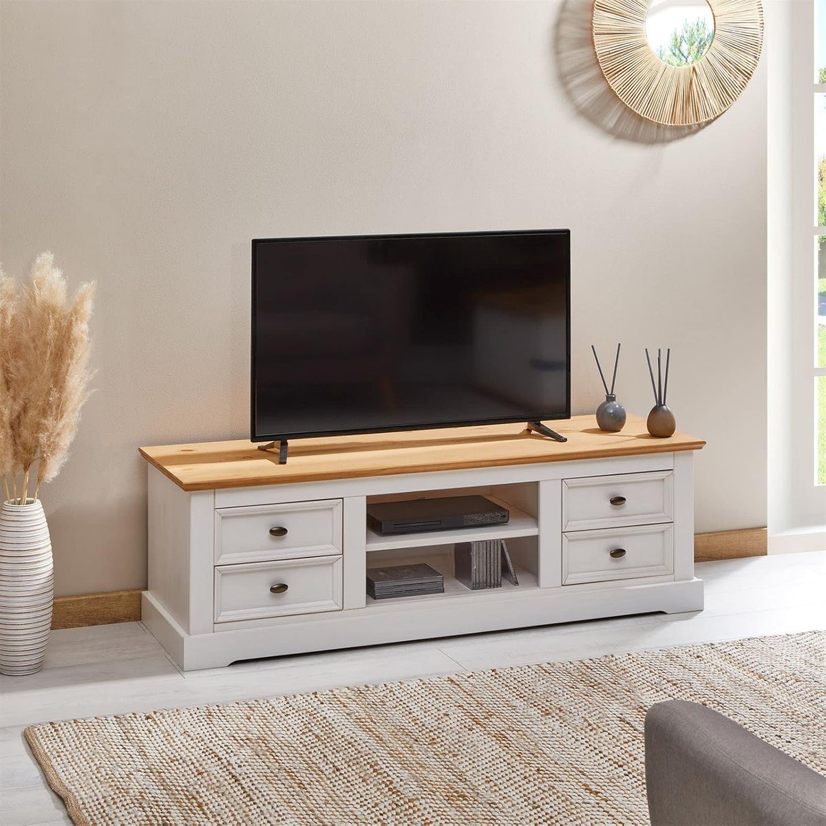 IDIMEX Meuble TV Kent L 144 cm en Bois Massif Blanc et Brun avec Rangement 4 tiroirs et 2 niches pour télévision jusqu'à 60 Pouces 144 x 46 x 45 cm