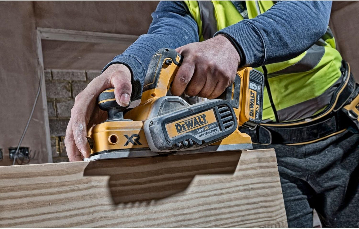 Rabot Brushless XR 18V Li-Ion - DCP580NT-XJ - Raboteuse sans Fil avec Coffret TSTAK - Support Avant et Arrière pour une Meilleure Stabilité - Tambour Ø48mm - Vitesse 15000tr/min