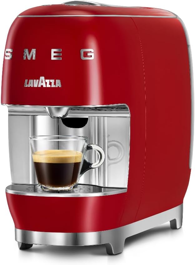 Lavazza Smeg, Machine à Café à Capsules 18000454, A Modo Mio SMEG, Système AMM Intégré, Réservoir d'Eau 0,9 L, Bac d'égouttage Amovible, Dimensions Compactes, 1250 W, Rouge