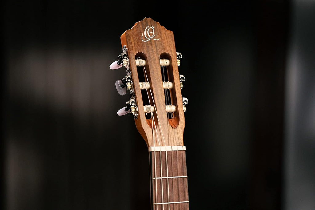 Ortega Guitars Guitare Classique 4/4 - Family Series - Housse Incluse - Cèdre / Acajou, Naturel R122