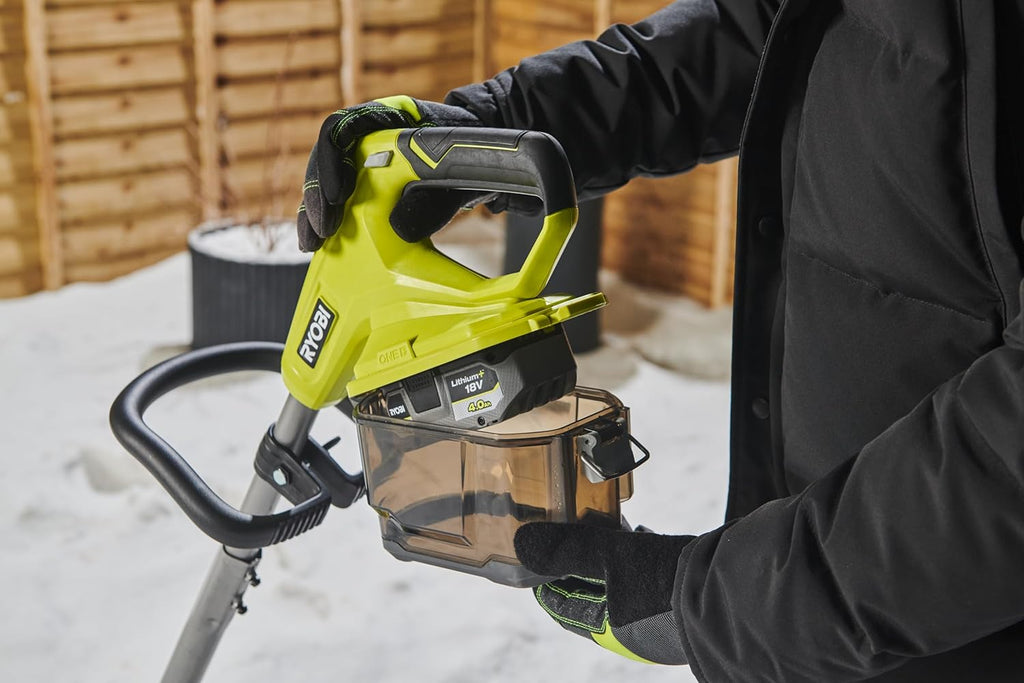 Fraise à Neige Sans Fil 18V ONE+ RY18ST25A-0 – Largeur de Déblaiement 25cm, Poignée Repliable, Compacte et Légère – Neige Fraîche, Allées, Terrasse – Batterie Non Incluse