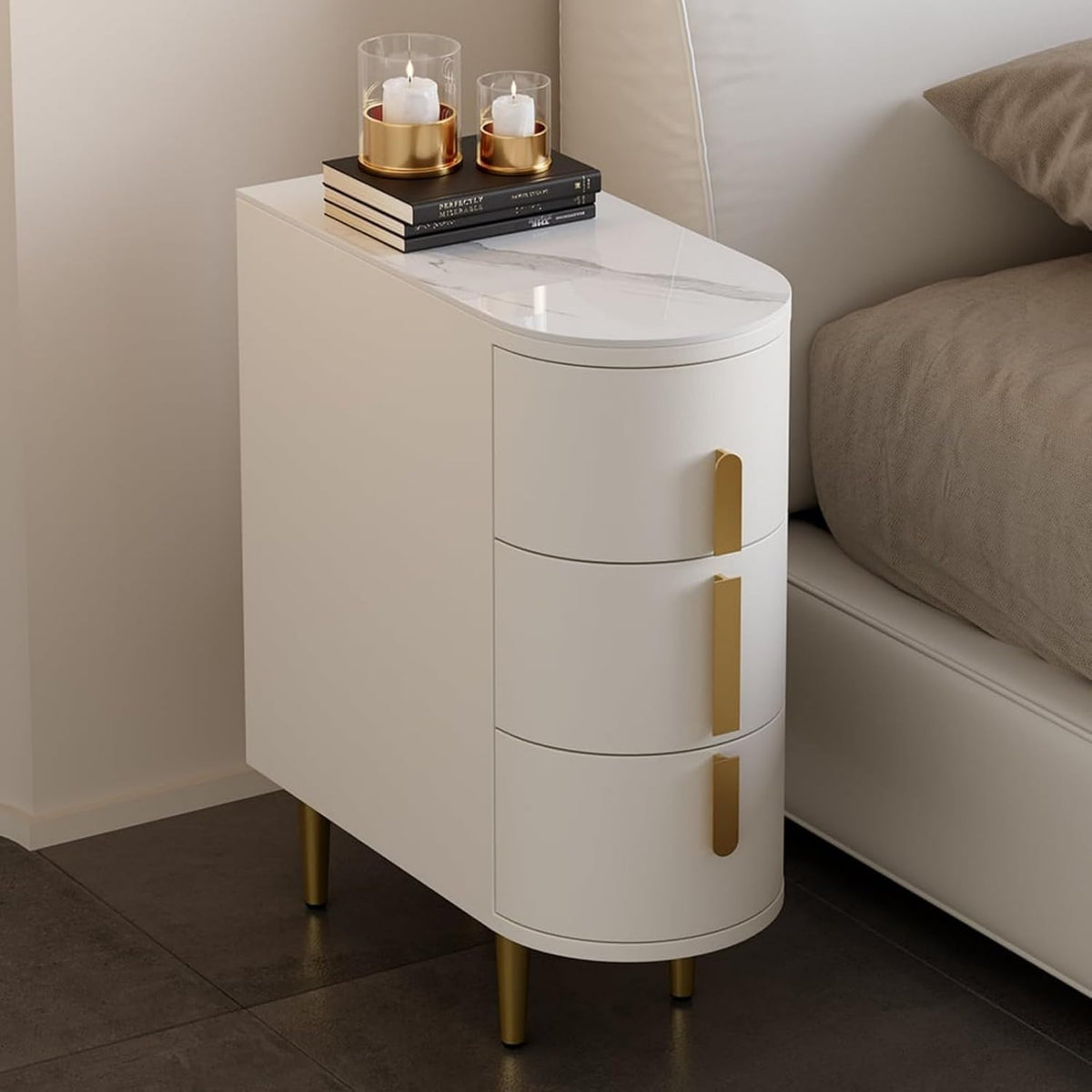 Homary Table de Chevet Étroite en Cuir à 3 Tiroirs, Dessus Pierre Frittée, Petit Meuble de Rangement Élégant pour Chambre Adulte (1, Blanc Cassé)