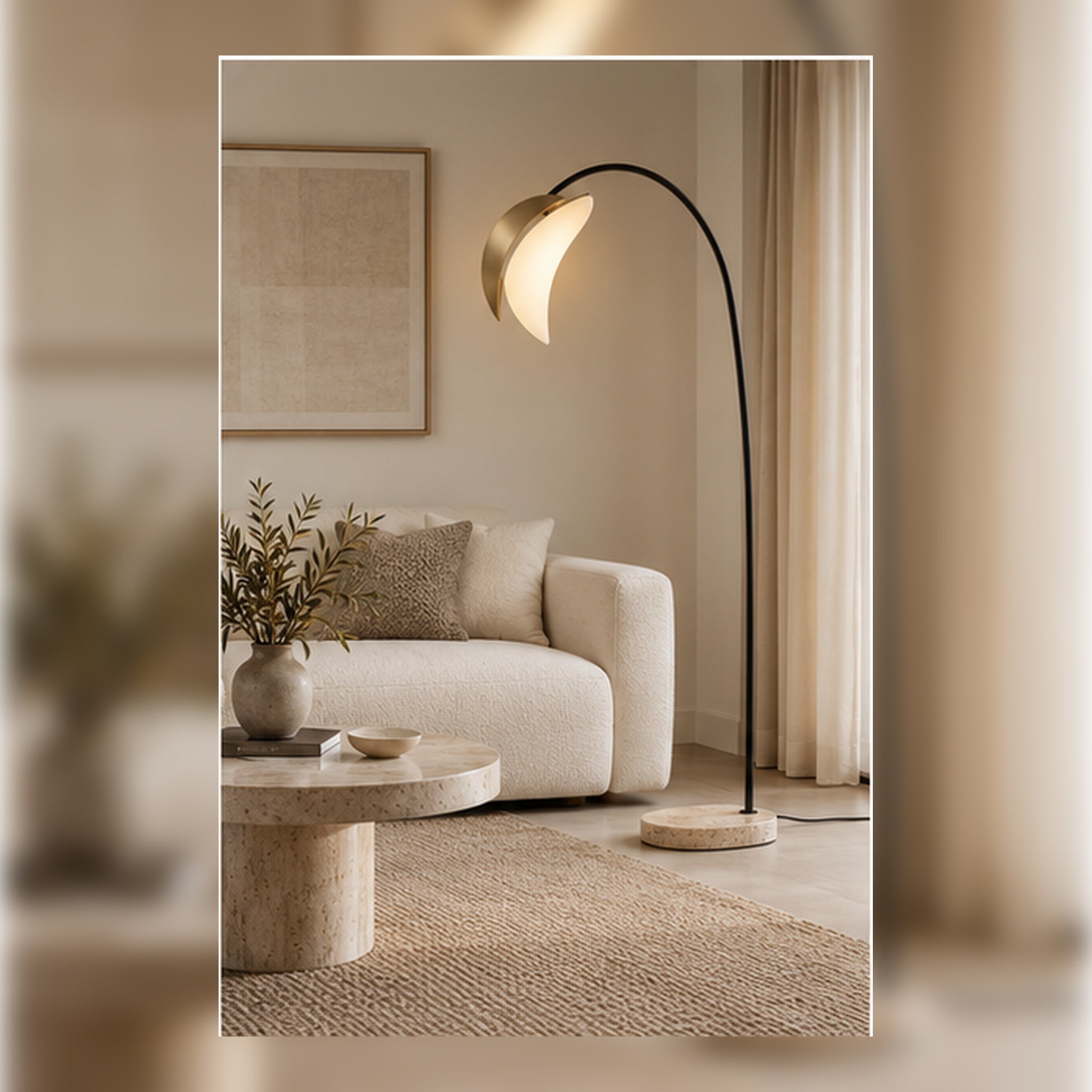 Lampadaire Éclipse Arquée – Verre Opalin et Travertin, Éclairage Dimmable