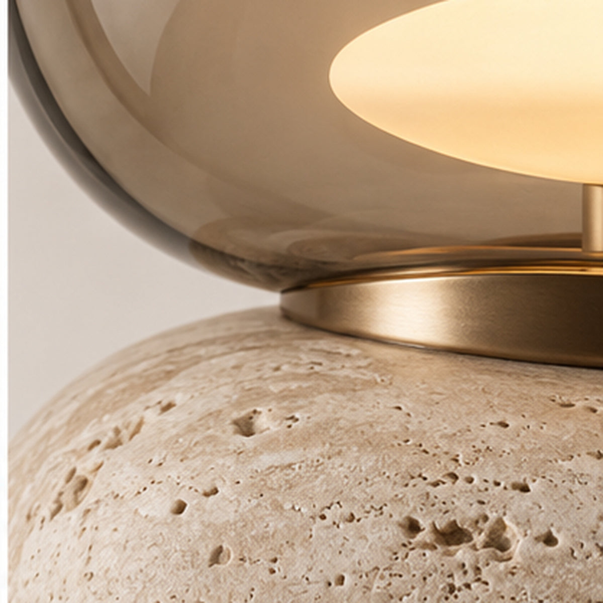 Lampe à Poser Galet Double – Travertin et Verre Fumé Ivoire