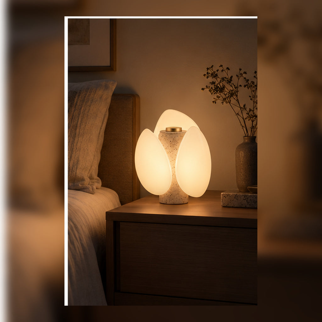Lampe de Chevet Pétale – Verre Opalin et Commande Tactile