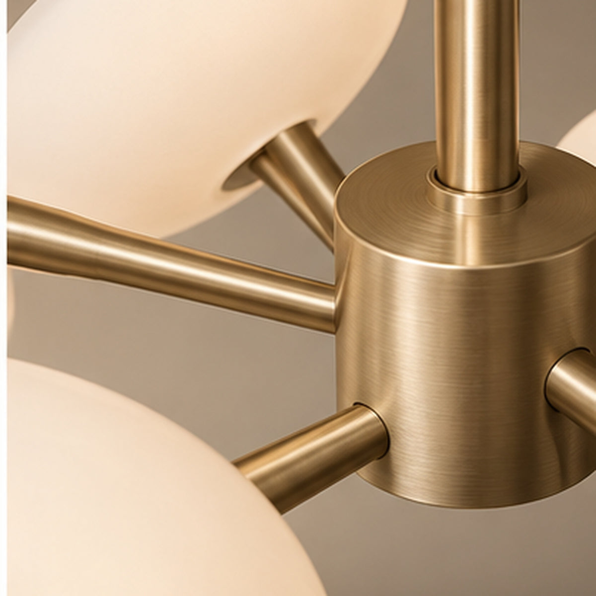Lustre Rosace Moderne – 6 Boutons Opalins et Structure Champagne