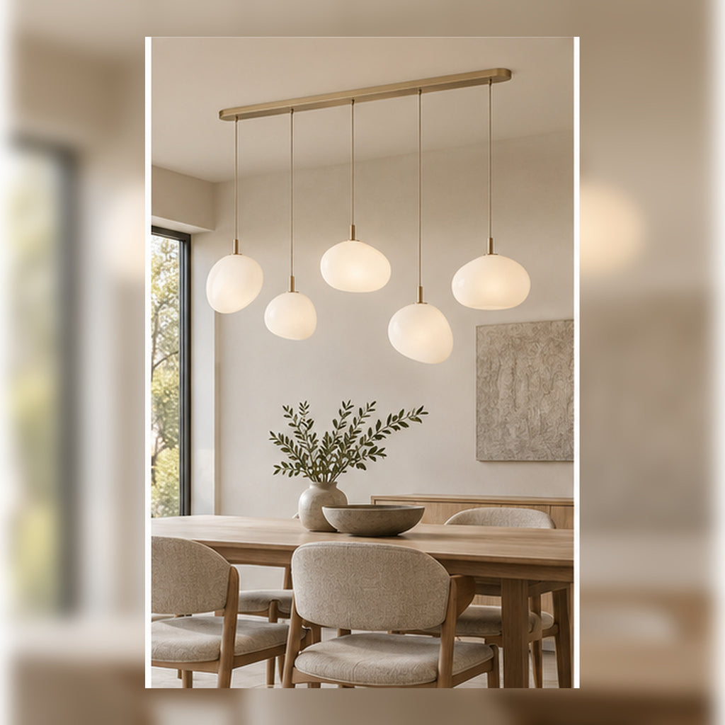 Suspension Archipel – 5 Galets en Verre Opalin au-dessus de Table