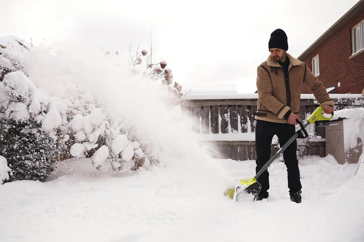 Fraise à Neige Sans Fil 18V ONE+ RY18ST25A-0 – Largeur de Déblaiement 25cm, Poignée Repliable, Compacte et Légère – Neige Fraîche, Allées, Terrasse – Batterie Non Incluse