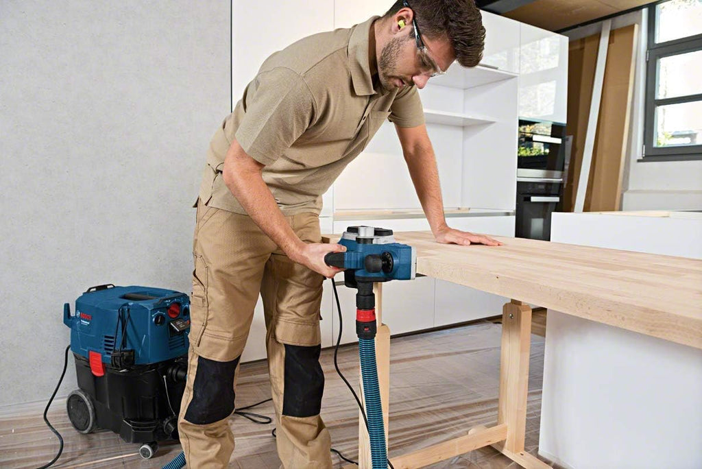 Bosch Professional rabot GHO 26-82 D (puissance 710 W, avec butée parallèle, clé six pans mâle de 2,5 mm, sac à poussière en tissu, coffret de transport)