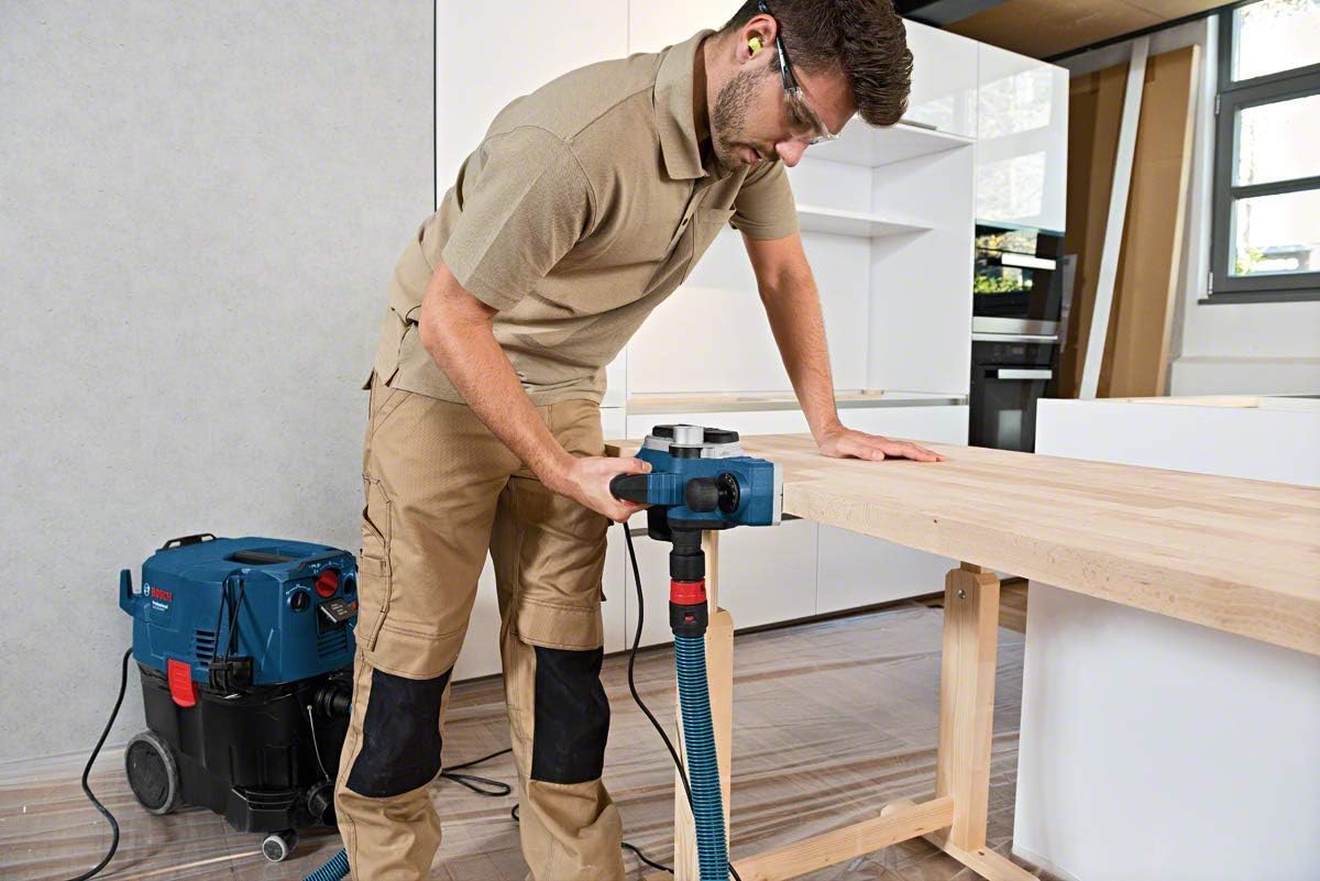 Bosch Professional rabot GHO 26-82 D (puissance 710 W, avec butée parallèle, clé six pans mâle de 2,5 mm, sac à poussière en tissu, coffret de transport)
