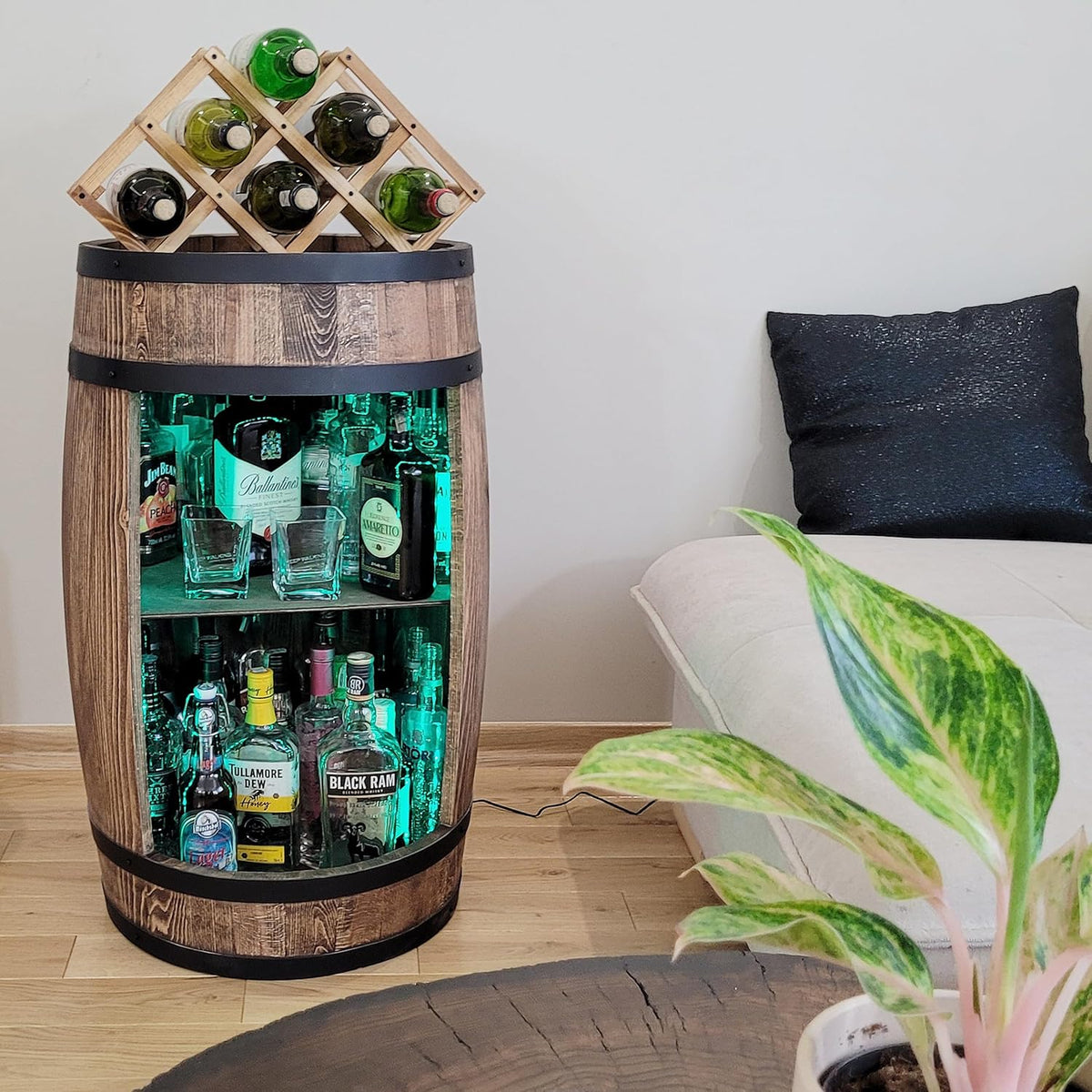 weeco Tonneau Bar en Bois avec Éclairage LED RGB – Casier à Vin avec 2 Étagères et Porte-Bouteilles – Bar Meuble Rustique – 80x50cm – Marron Foncé