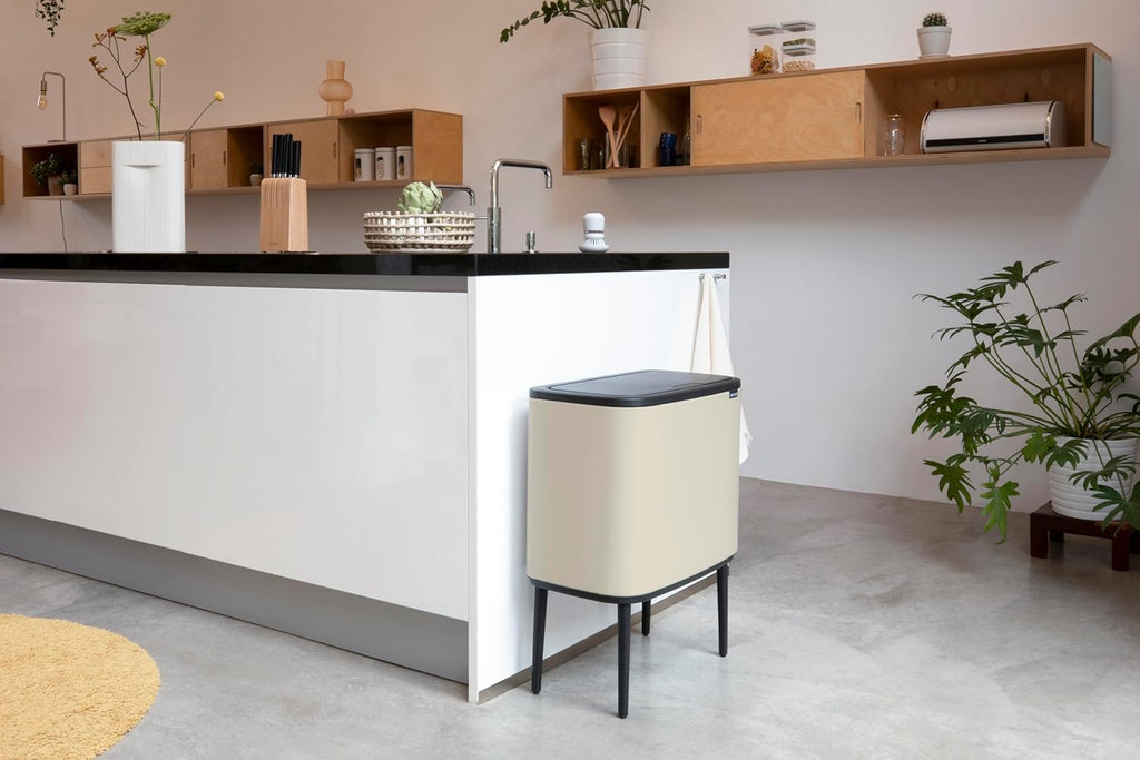 Brabantia - Bo Touch Bin 36L - Grande Poubelle pour la Cuisine - Ouverture Soft-Touch - Seau Intérieur Amovible - Antidérapant - Recyclage Facile - ses Sacs Inclus - Soft Beige - 54 x 31 x 68 cm