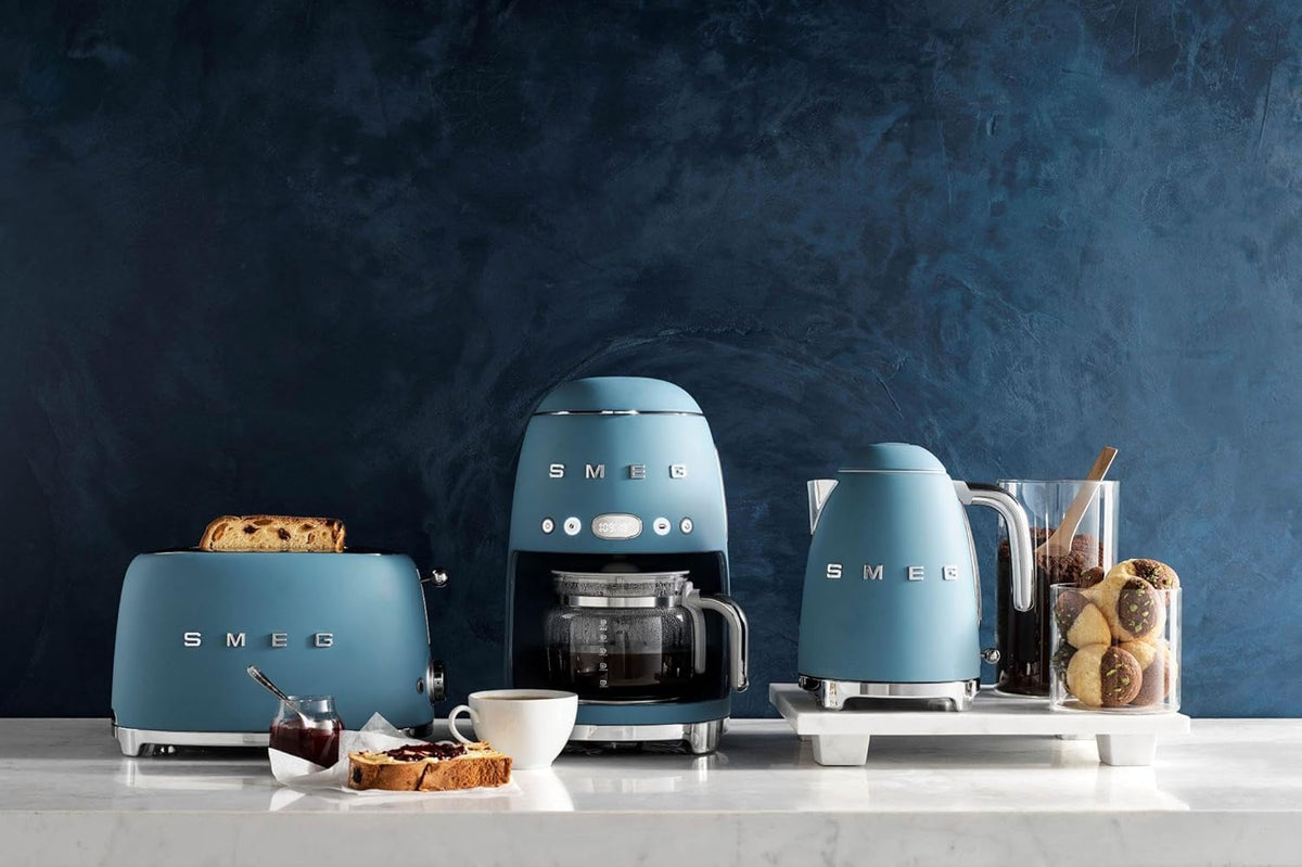 Smeg, Grille-pain 2 Tranches TSF01SBMEU, 2 Fentes 36 mm, 6 Niveaux de Brunissage, Fonction Chauffage, Décongélation et Bagel, Éjection Automatique du Pain, Ramasse Miettes, 950 W, Storm Blue
