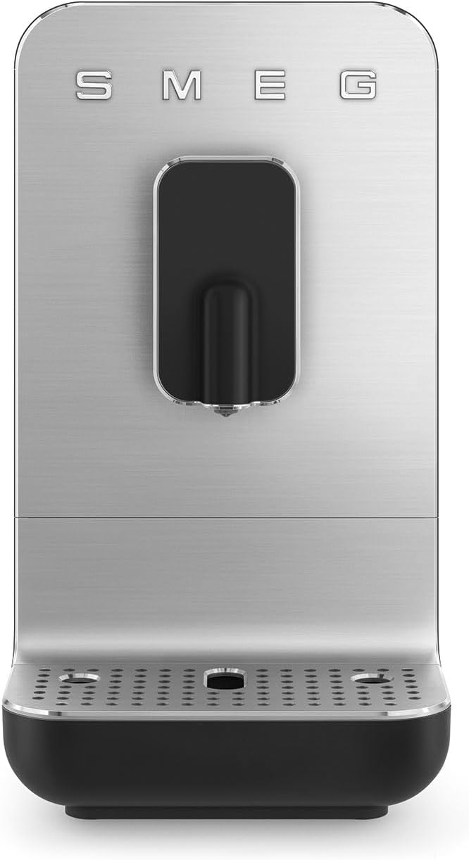 Smeg, Machine à Café Expresso Automatique BCC11BLMEU, Broyeur à grain intégré, Système Thermoblock, Réservoir d'Eau 1,4 L, Bac Récupérateur Amovible, Dimensions Compactes, 1350W, Noir