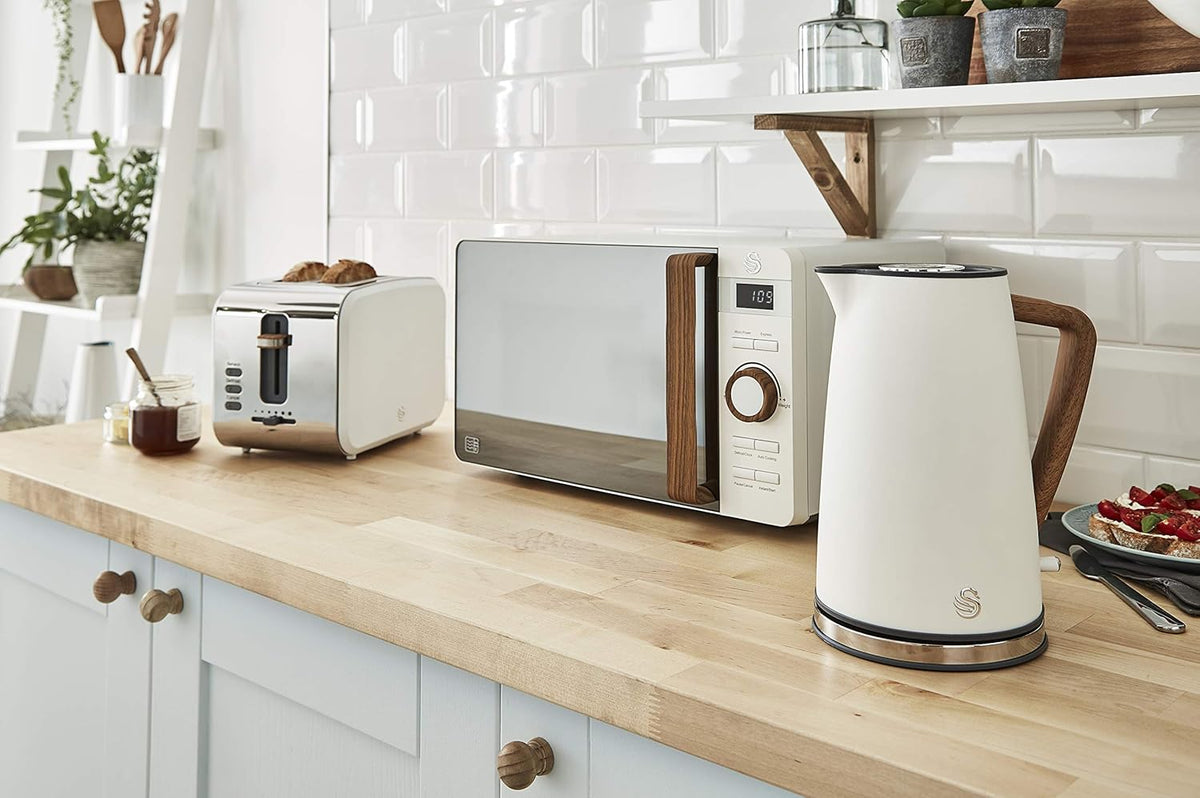 Swan Nordic Set petit-déjeuner bouilloire 1,7 l 3000 W, grille-pain à fente large 2 tranches, micro-ondes 20 l numérique, design moderne, effet bois, blanc