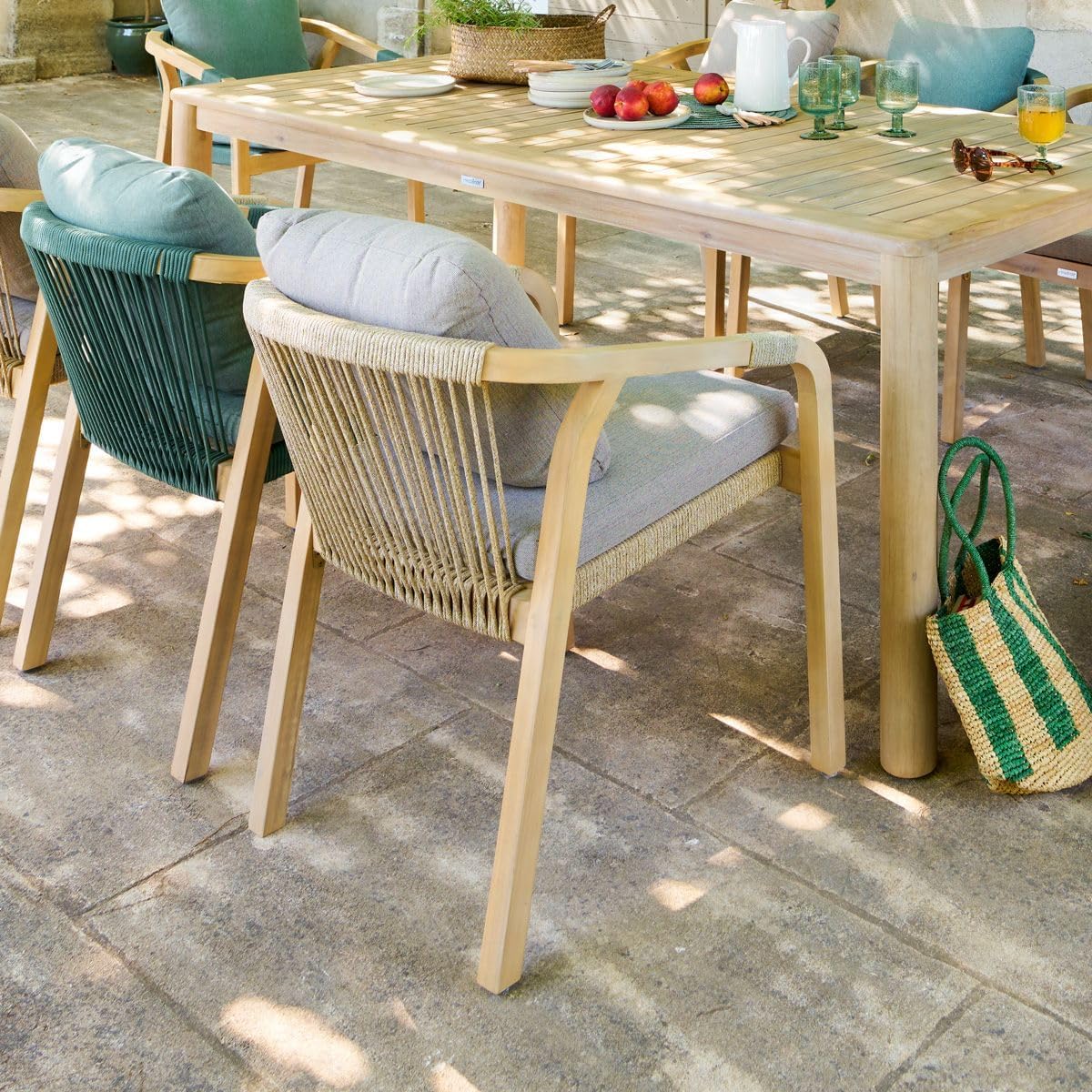 Hespéride - Fauteuil de Jardin Papouasie Taupe et Acacia Coussins Déperlants Déhoussables - Mobilier d'Aménagement pour Jardin, Terrasse, Balcon