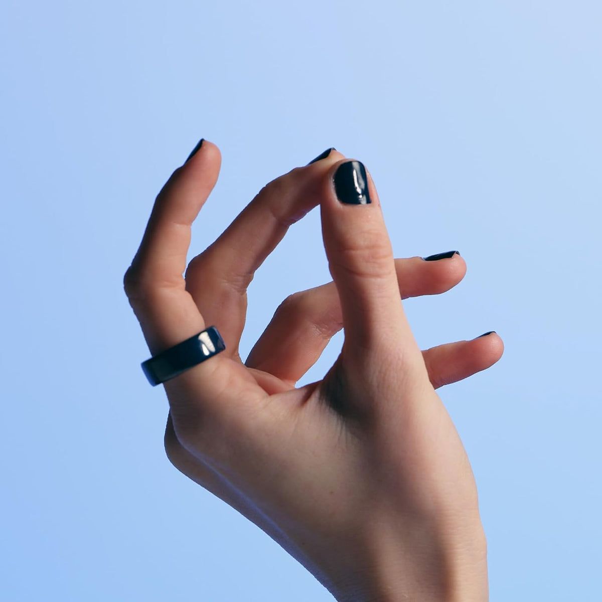 Oura Ring 4 Ceramic - Midnight - Taille 7 - Bague connectée - Trouvez Votre Taille avec Le baguier Oura Ring 4