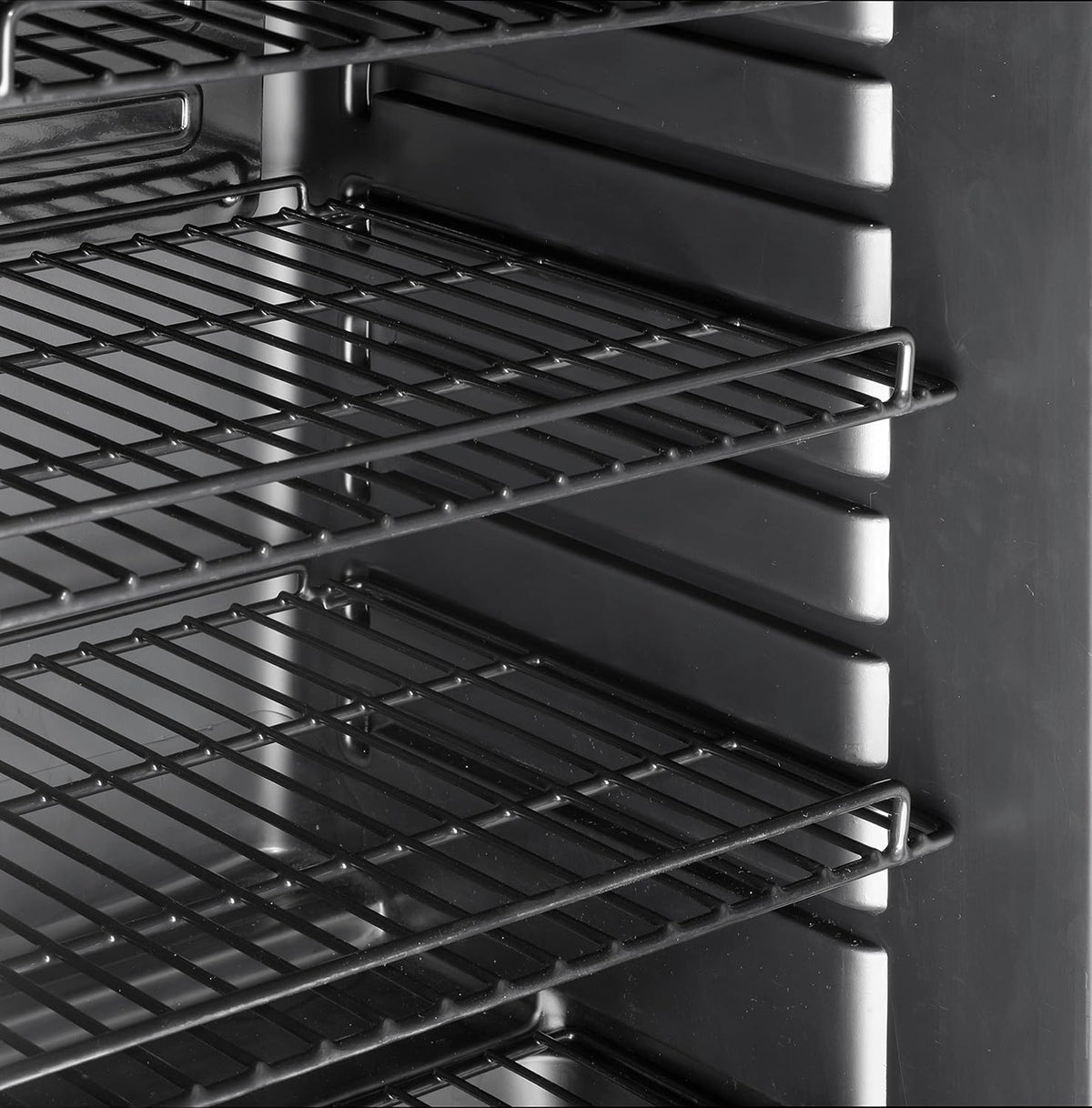 METRO Professional Réfrigérateur à Boissons GSC4240B, Métal/Verre, 54 x 54.5 x 139.5 cm, 237 L, Refroidissement Statique, 110 W, avec Serrure, Restauration, Noir