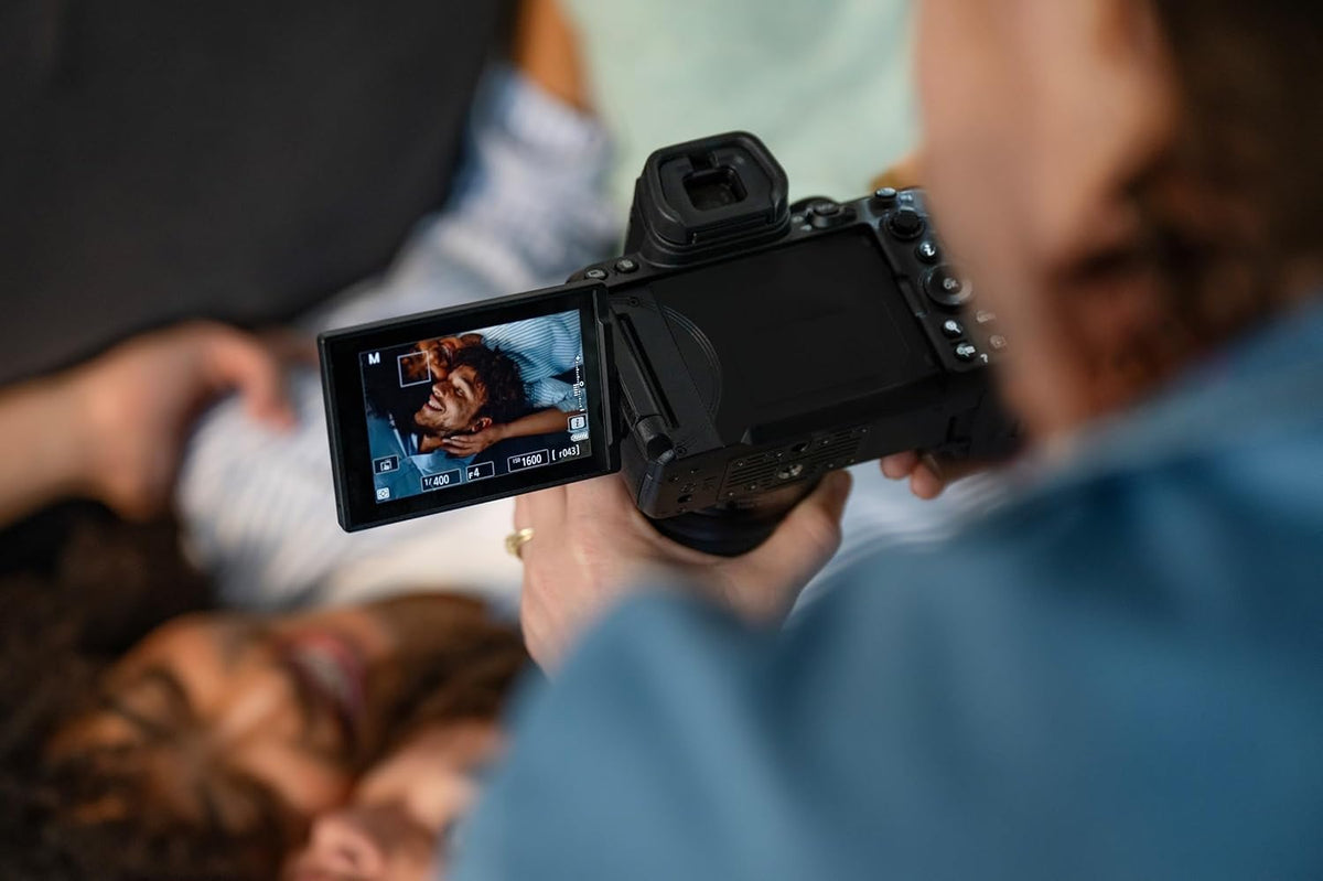 Nikon KIT Z 5II + Z 24/70mm f/4, Appareil Photo Numérique Hybride Plein Format (24,5 MP, 4K/30p, Rafale 14 i/s en RAW ou 30 i/s en JPEG, stabilisation du capteur sur 5 Axes, Double Slots SD