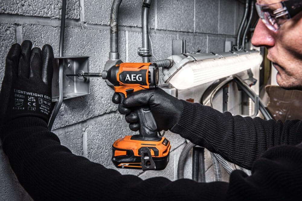 AEG - Visseuse à chocs SUBCOMPACT 18V BRUSHLESS, 205 Nm, 4 modes, 0 à 2900 tr/min, 0 à 4200 cps/min, réception Hex 1/4", sans batterie, ni chargeur, en carton